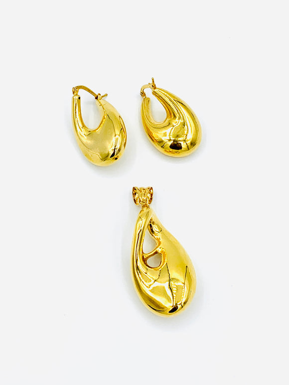 18K Italian Gold Earring and Pendant. Please contact us for pricing.
